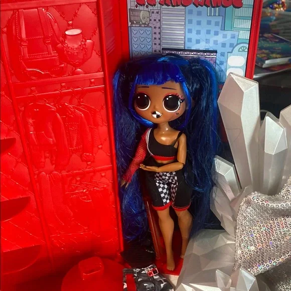 Bundle of L.O.L. Surprise! Pink and Blue Dolls with Accessories - Picture 10 of 10